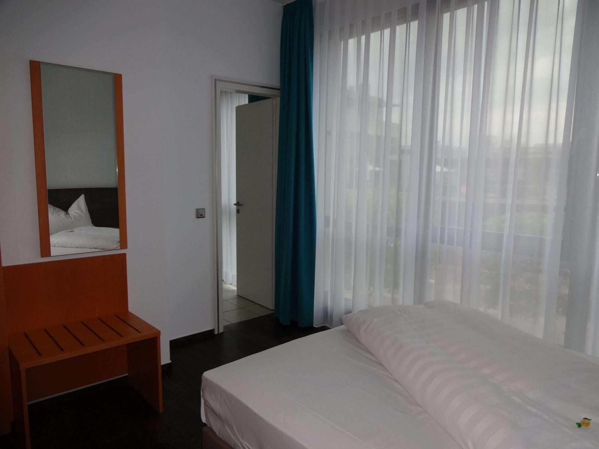 Koncept Hotel Benedikt Siegburg Bagian luar foto