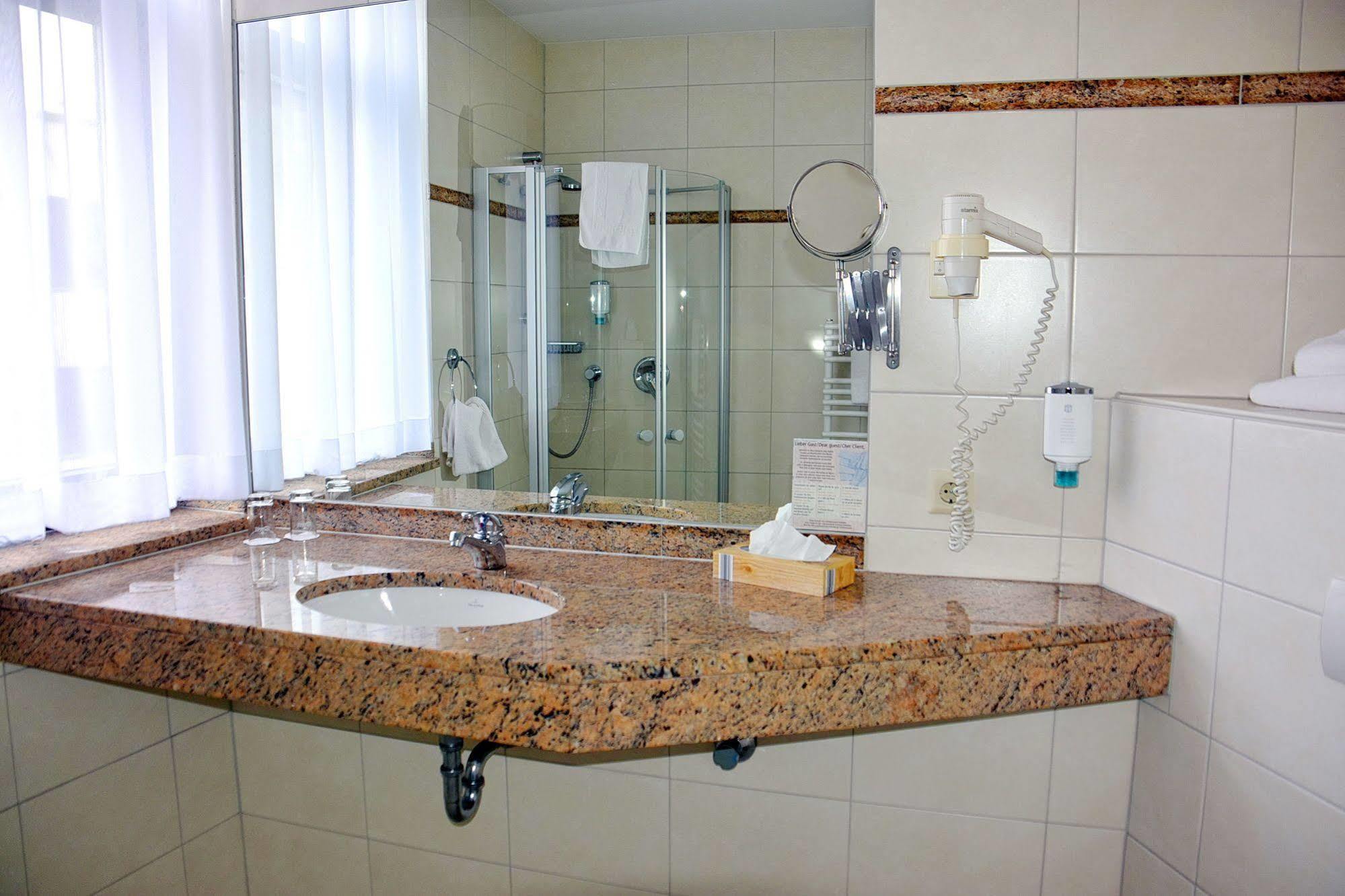 Koncept Hotel Benedikt Siegburg Bagian luar foto