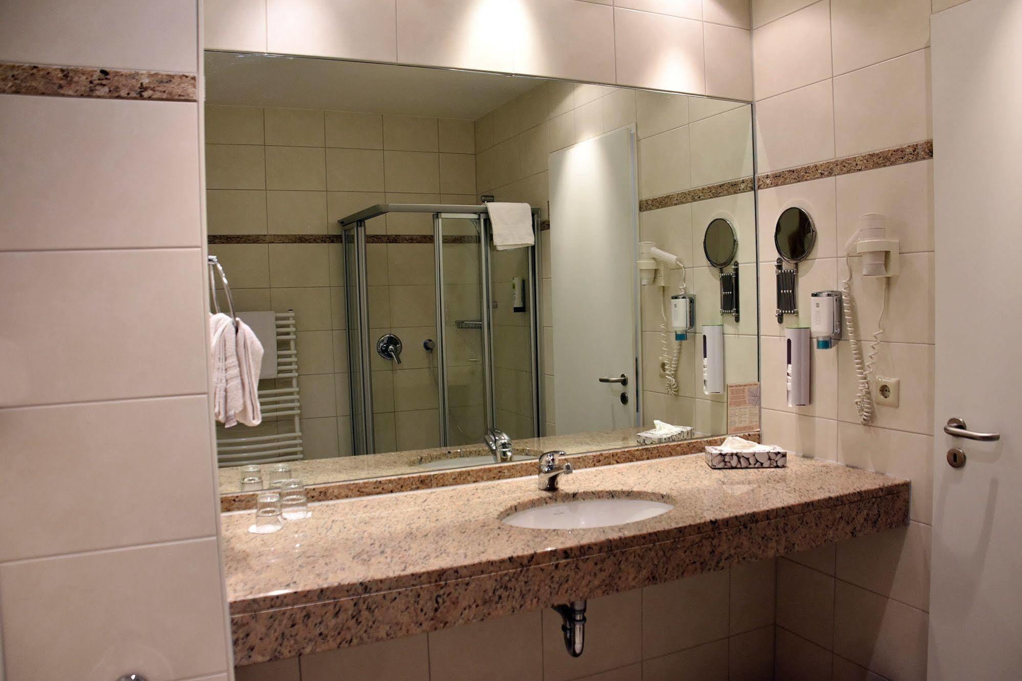 Koncept Hotel Benedikt Siegburg Bagian luar foto